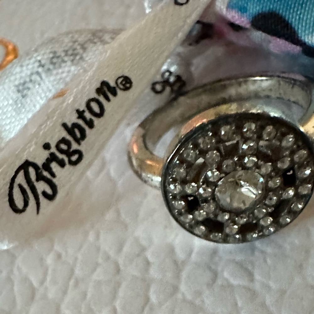 Beautiful ring with certificate from Brigbton